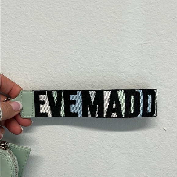 Steve Madden Mint Green Wristlet Purse and Card Holder Set - Picture 3 of 9